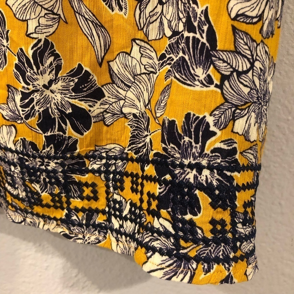 Magnolia Grace Womens Size 1X Mustard & Blue Floral Tunic Top Embroidered Trim - Picture 7 of 11